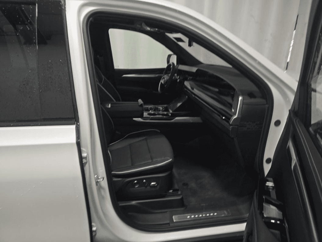 2025 Cadillac Escalade ESV - Thumbnail 8